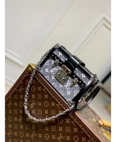 LOUIS VUITTON PETITE MALLE