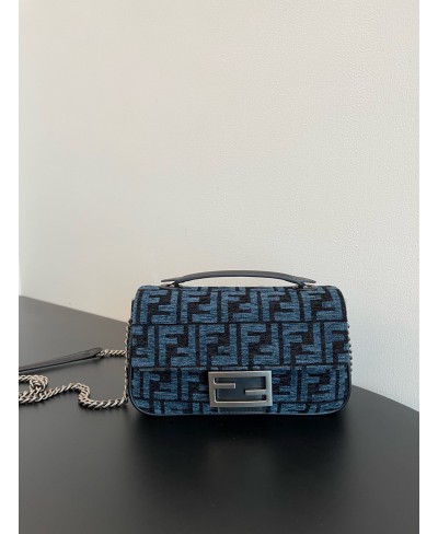 FENDI Baguette Chain Midi