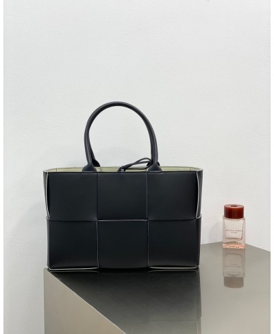 BOTTEGA VENETA Small Arco Tote Bag