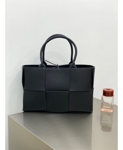 BOTTEGA VENETA Small Arco Tote Bag