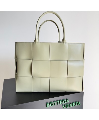 BOTTEGA VENETA Large Arco Tote Bag