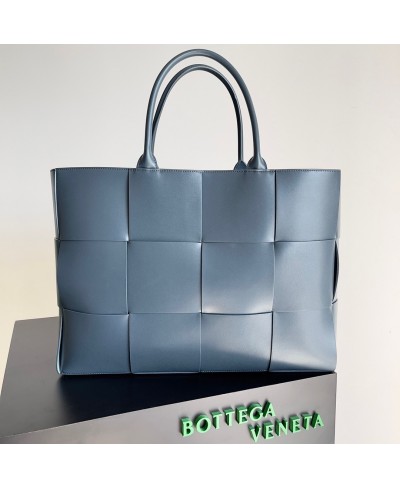 BOTTEGA VENETA Large Arco Tote Bag