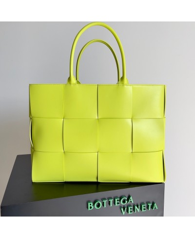 BOTTEGA VENETA Large Arco Tote Bag