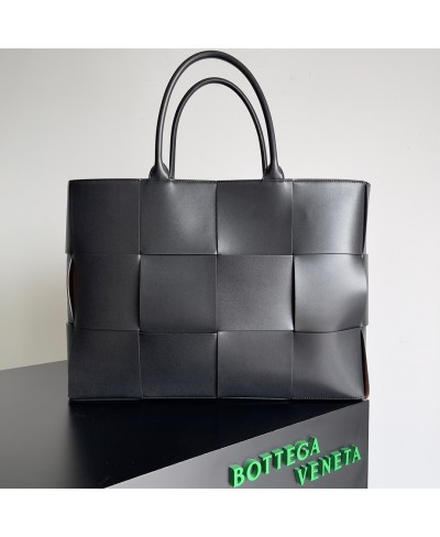 BOTTEGA VENETA Large Arco Tote Bag