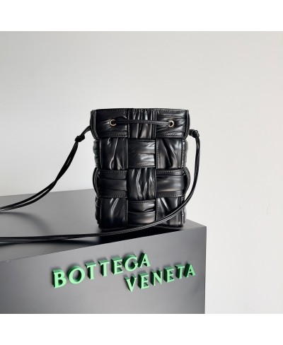 BOTTEGA VENETA Small Cassette Bucket Bag