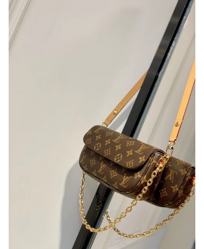 LOUIS VUITTON Wallet on Chain Ivy