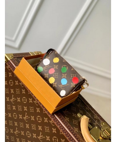 LV x YK Mini pochette Accessoires LOUIS VUITTON