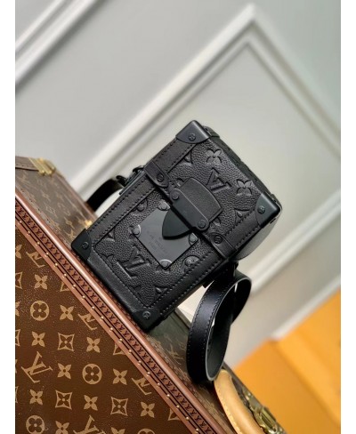 LOUIS VUITTON Vertical Trunk Wearable Wallet