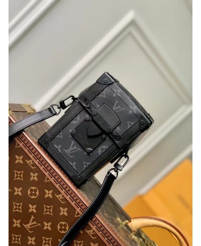 LOUIS VUITTON Vertical Trunk Wearable Wallet