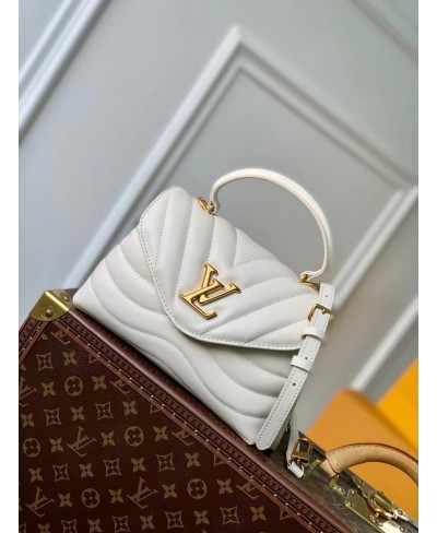 LOUIS VUITTON Hold Me