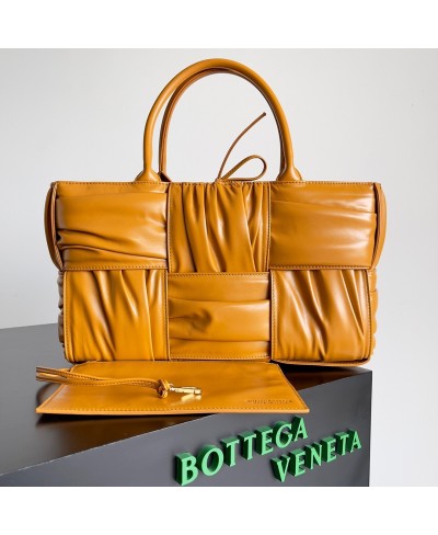 BOTTEGA VENETA Small Arco Tote Bag