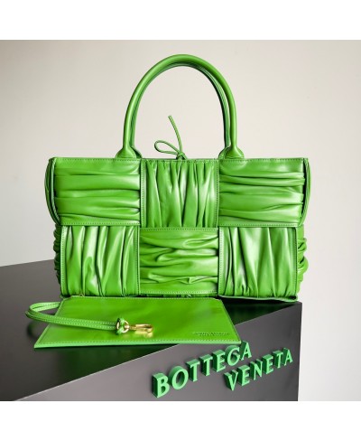 BOTTEGA VENETA Small Arco Tote Bag