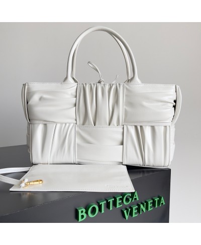 BOTTEGA VENETA Small Arco Tote Bag