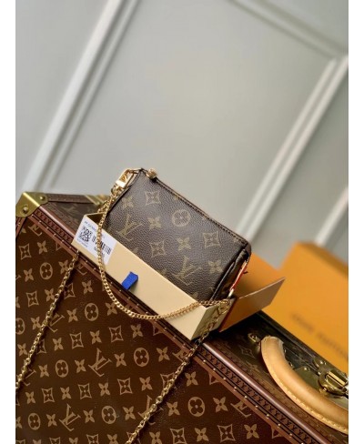 LOUIS VUITTON Mini Pochette Accessoires On Chain