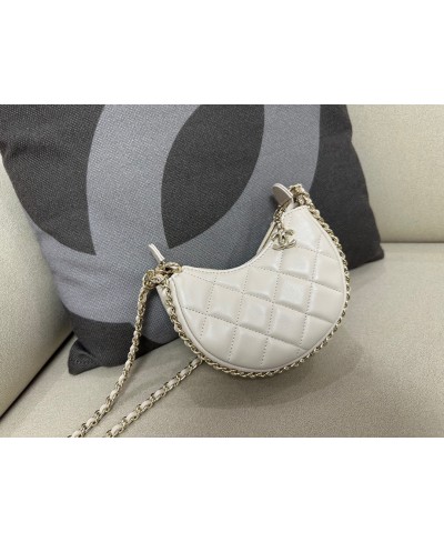 CHANEL CLUTCH WITH CHAIN