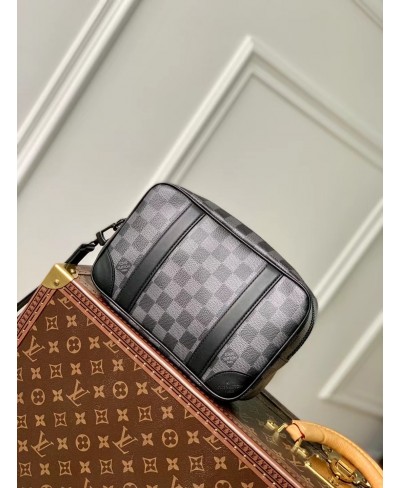 LOUIS VUITTON Pochette Kasai