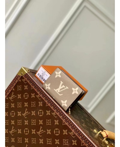 LOUIS VUITTON Cléa Wallet