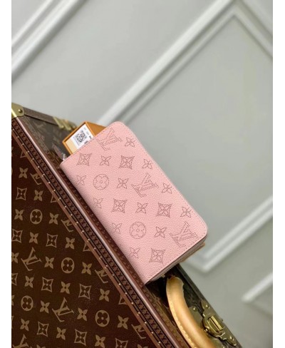 LOUIS VUITTON Zippy Wallet