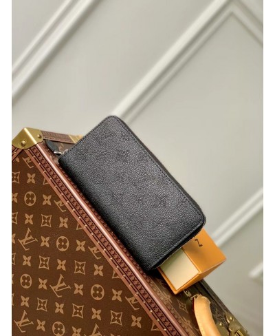 LOUIS VUITTON Zippy Wallet