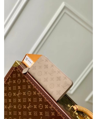 LOUIS VUITTON Zippy Wallet