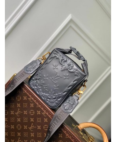 LOUIS VUITTON Cruiser Messenger