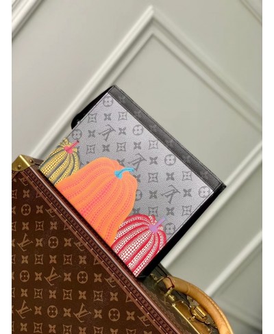 LV x YK Pochette Voyage LOUIS VUITTON