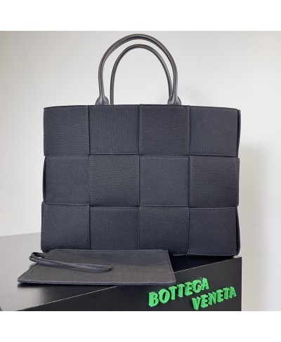 BOTTEGA VENETA Large Arco Tote Bag