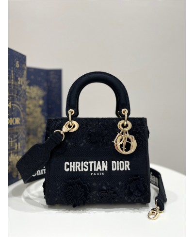 CHRISTIAN DIOR MEDIUM LADY D-LITE BAG