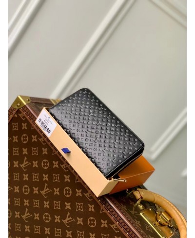 LOUIS VUITTON Zippy Wallet