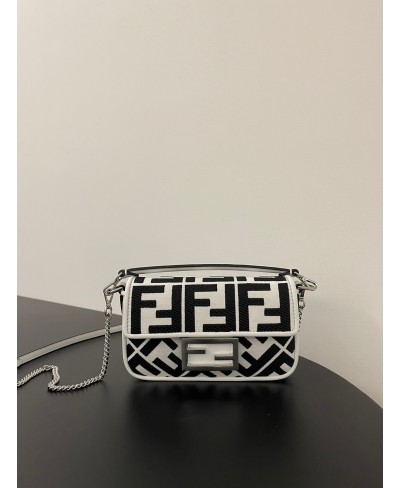 FENDI Baguette Mini