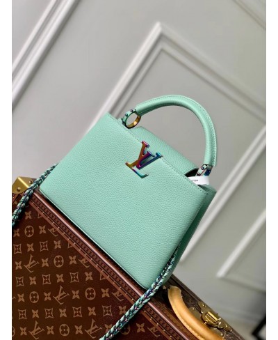 LOUIS VUITTON Capucines BB