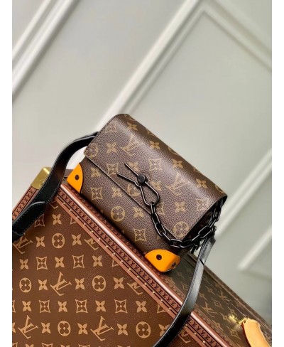 LOUIS VUITTON Steamer Wearable Wallet