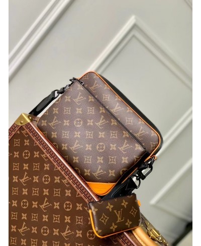 LOUIS VUITTON Trio Messenger