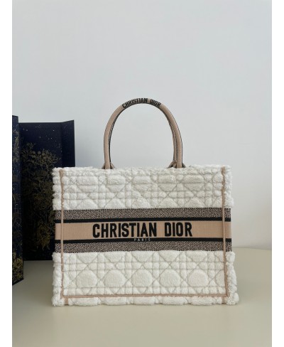 CHRISTIAN DIOR