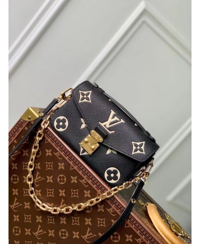 LOUIS VUITTON Pochette Métis East West