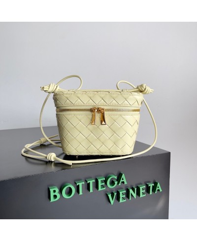 BOTTEGA VENETA Mini Intrecciato Vanity Case