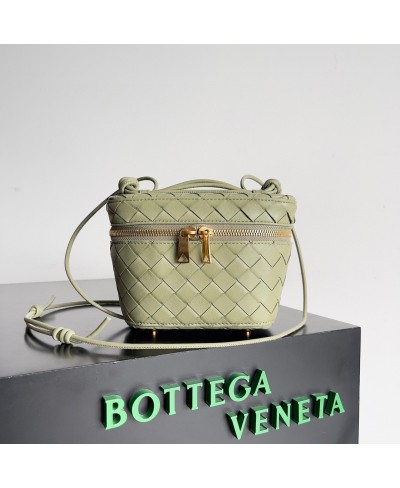 BOTTEGA VENETA Mini Intrecciato Vanity Case