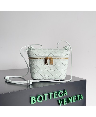 BOTTEGA VENETA Mini Intrecciato Vanity Case