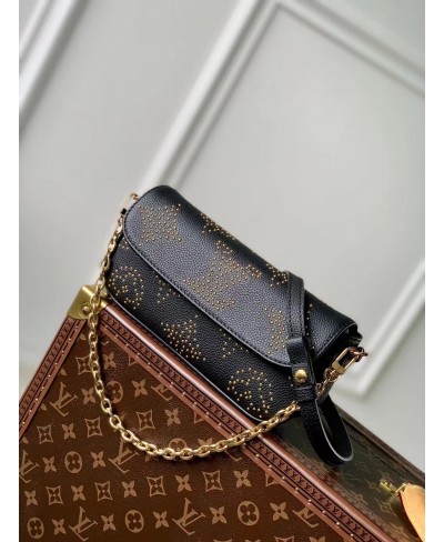 LOUIS VUITTON Wallet on Chain Ivy