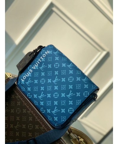 LOUIS VUITTON District PM