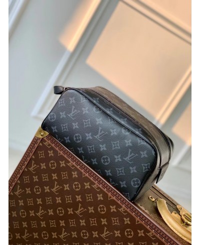 LOUIS VUITTON Dopp Kit