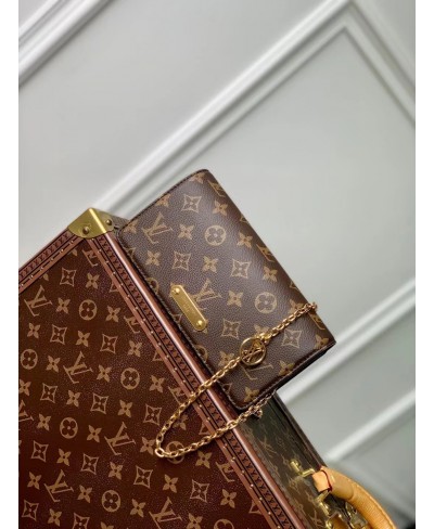 LOUIS VUITTON Wallet On Chain Lily