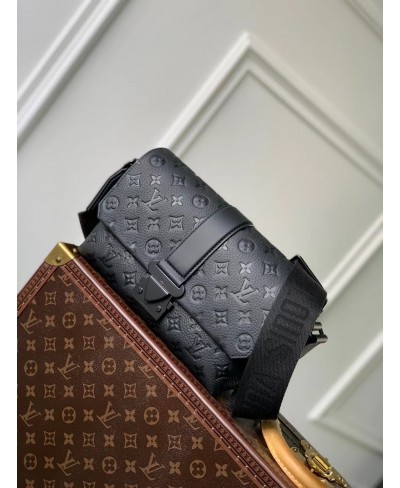 LOUIS VUITTON S-Cape Messenger