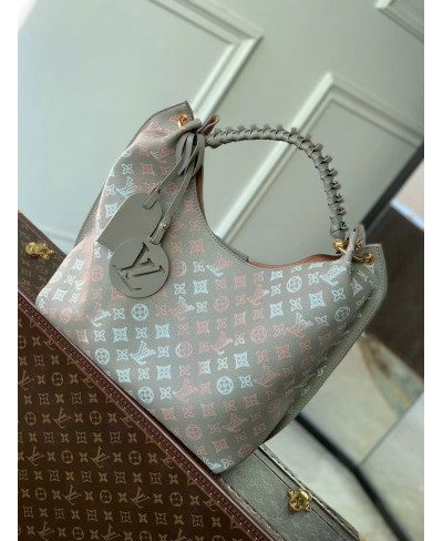 LOUIS VUITTON Carmel