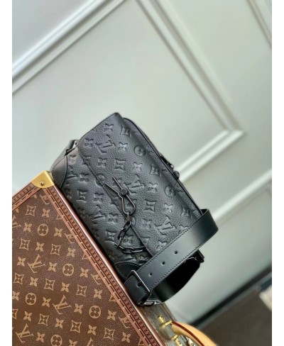 LOUIS VUITTON Steamer Messenger