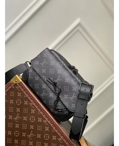 LOUIS VUITTON Steamer Messenger