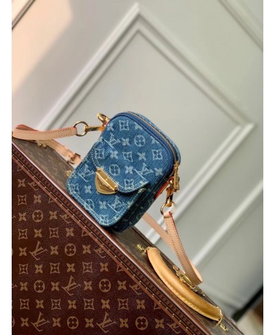 LOUIS VUITTON Fairfax Pochette