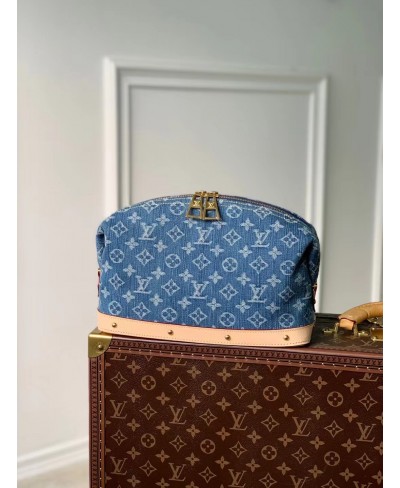 LOUIS VUITTON Pochette Cosmétique GM