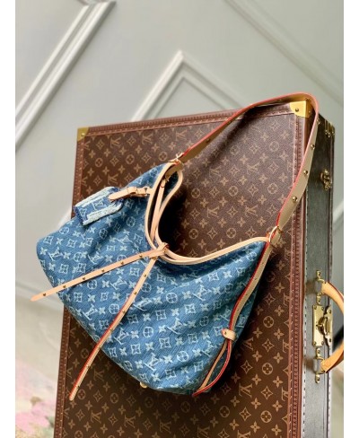 LOUIS VUITTON CarryAll MM