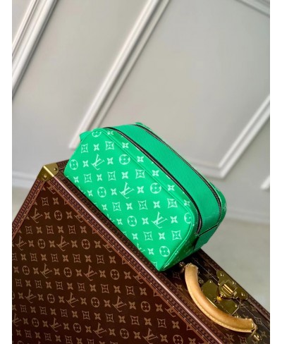 LOUIS VUITTON Dopp Kit